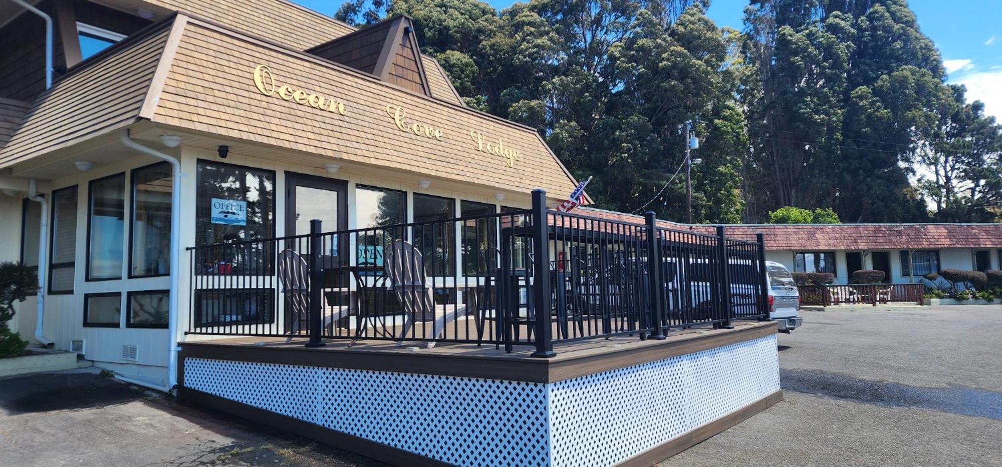 Ocean Cove Lodge Bar & Grill Walsh Landing Buitenkant foto